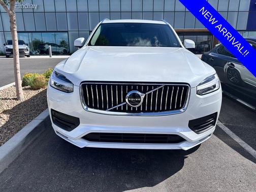 Crystal White Metallic 2022 Volvo XC90 T5 Momentum 7 Passenger