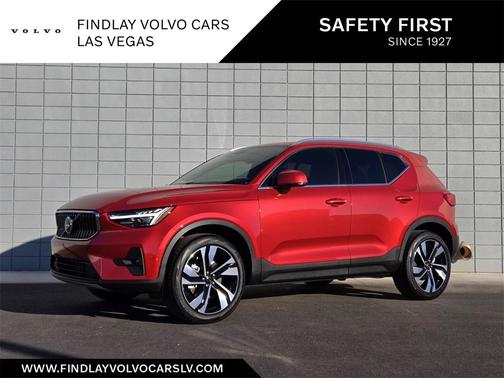2025 Volvo XC40 B5 Plus Bright Theme