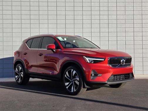 2025 Volvo XC40 B5 Plus Bright Theme