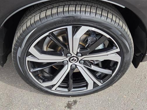 2022 Volvo XC60 Recharge Plug-In Hybrid T8 R-Design