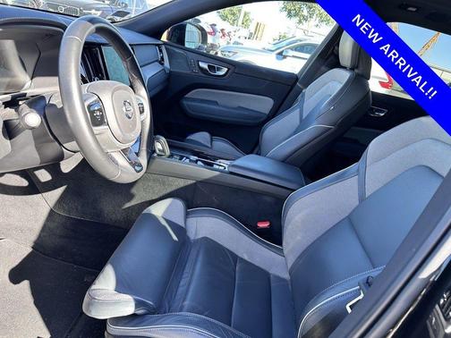 2022 Volvo XC60 Recharge Plug-In Hybrid T8 R-Design