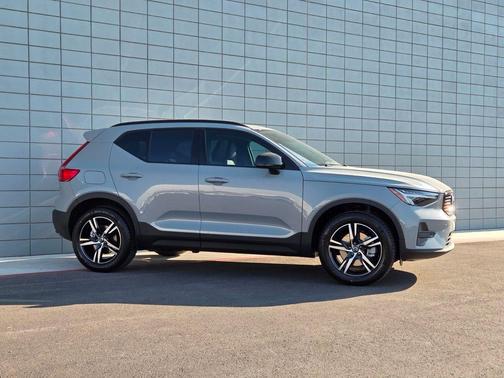 2026 Volvo XC40 B5 Core