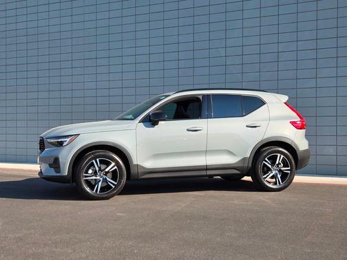 2026 Volvo XC40 B5 Core