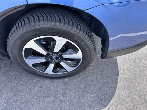 Quartz Blue Pearl 2017 Subaru Forester 2.5i Premium