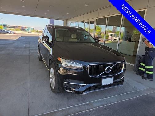 2016 Volvo XC90 T6 Momentum