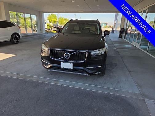 2016 Volvo XC90 T6 Momentum