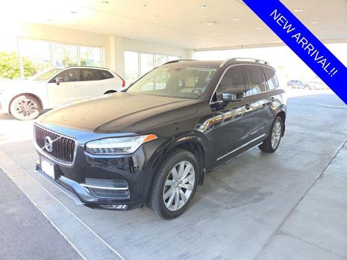 2016 Volvo XC90 T6 Momentum