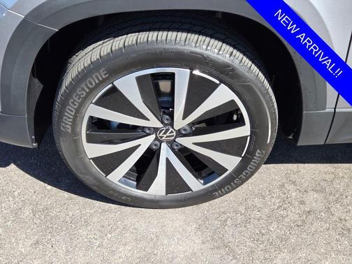 Pyrite Silver Metallic 2023 Volkswagen Taos 1.5T SE