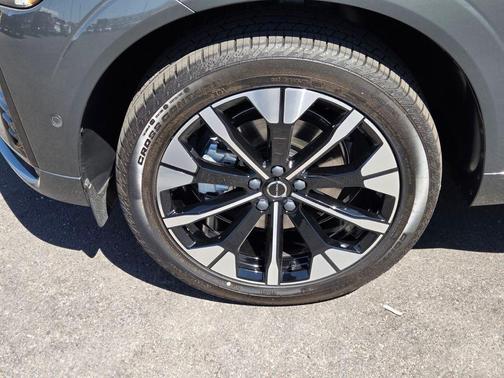 Forest Green 2026 Volvo XC60 B5 Plus