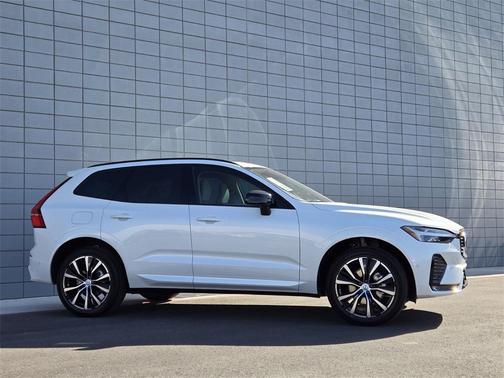 2025 Volvo XC60 B5 Ultra