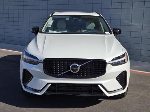 2025 Volvo XC60 B5 Ultra