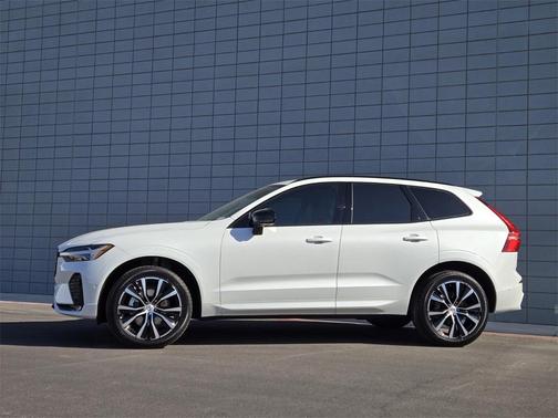2025 Volvo XC60 B5 Ultra