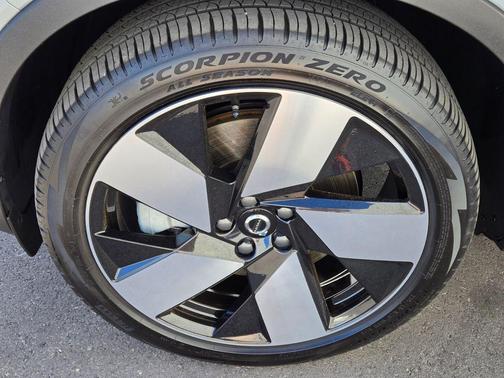 2024 Volvo C40 Recharge Pure Electric Twin Plus