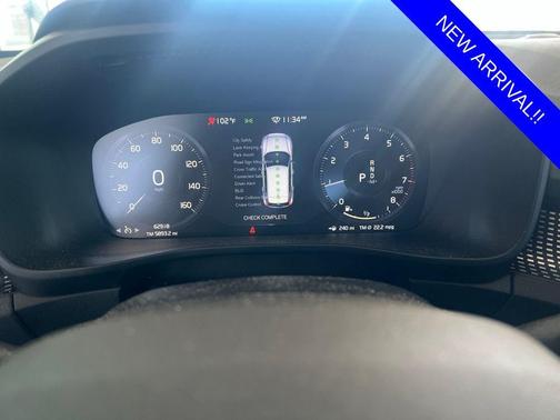 Bursting Blue Metallic 2021 Volvo XC40 T5 R-Design