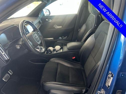 Bursting Blue Metallic 2021 Volvo XC40 T5 R-Design