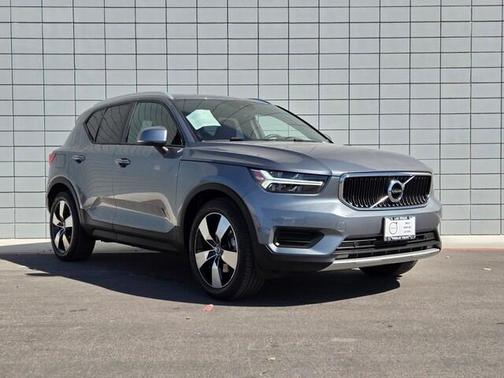 Gray Metallic 2019 Volvo XC40 T5 Momentum