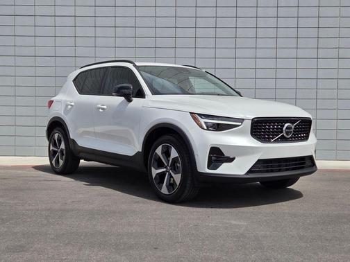 Crystal White 2026 Volvo XC40 B5 Plus