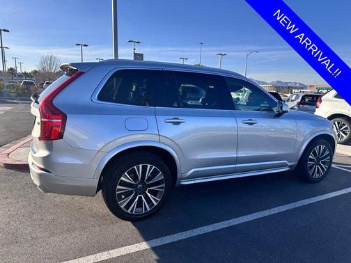 2021 Volvo XC90 T5 Momentum 7 Passenger