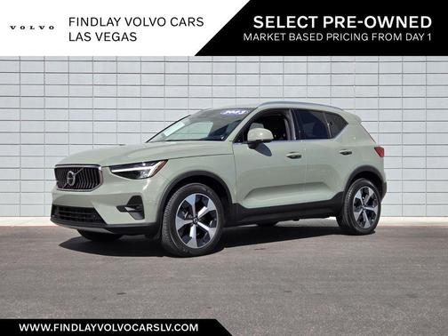 2023 Volvo XC40 B5 Plus Bright Theme