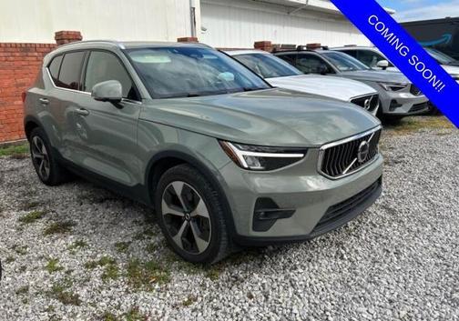 2023 Volvo XC40 B5 Plus Bright Theme