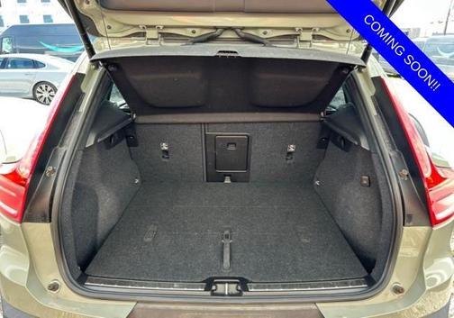 2023 Volvo XC40 B5 Plus Bright Theme