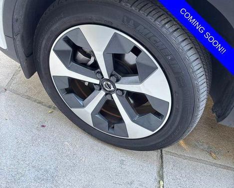 2023 Volvo XC40 B5 Ultimate Dark Theme