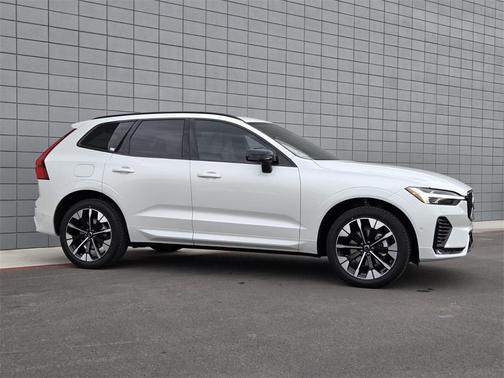2026 Volvo XC60 B5 Plus