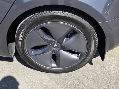 Midnight Silver Metallic 2018 Tesla Model 3 Long Range