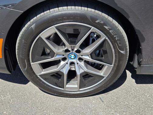 Dark Graphite Metallic 2025 BMW i5 xDrive40