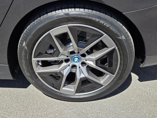 Dark Graphite Metallic 2025 BMW i5 xDrive40