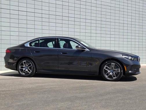 Dark Graphite Metallic 2025 BMW i5 xDrive40