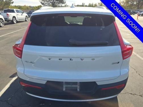 2025 Volvo XC40 B5 Core Bright Theme