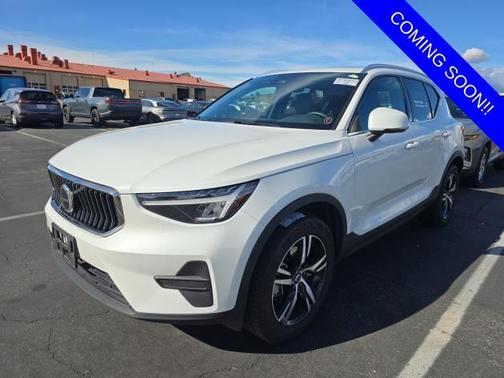 2025 Volvo XC40 B5 Core Bright Theme
