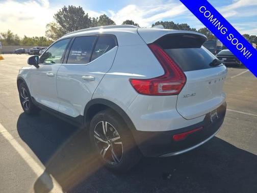 2025 Volvo XC40 B5 Core Bright Theme