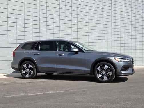 2020 Volvo V60 Cross Country T5