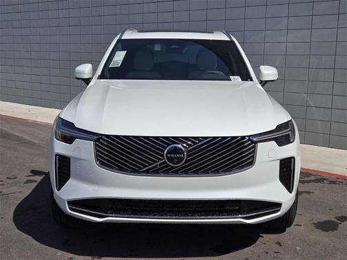 2025 Volvo XC90 B6 Plus 7-Seater