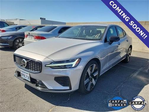 2024 Volvo S60 Recharge Plug-In Hybrid T8 Plus Dark Theme