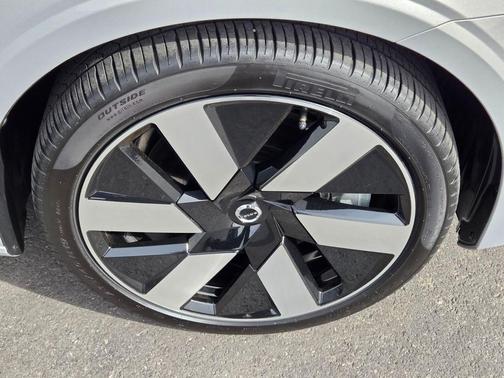 2024 Volvo S60 Recharge Plug-In Hybrid T8 Plus Dark Theme