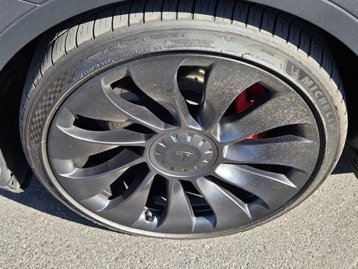 Midnight Silver Metallic 2022 Tesla Model Y Performance
