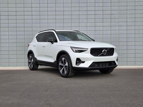 2026 Volvo XC40 B5 Plus