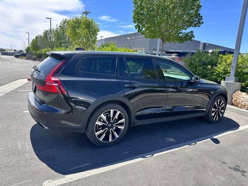2020 Volvo V60 Cross Country T5