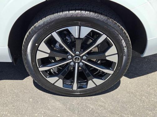 Crystal White 2026 Volvo XC60 B5 Plus