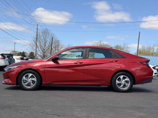 2021 Hyundai ELANTRA SE