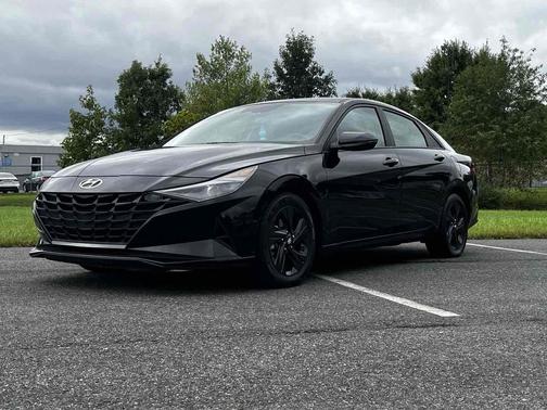 Phantom Black 2023 Hyundai ELANTRA SEL