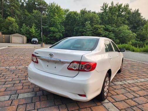 Super White 2013 Toyota Corolla L
