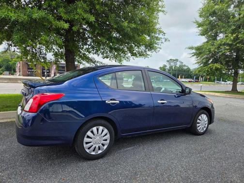 Deep Blue Pearl 2019 Nissan Versa 1.6 SV