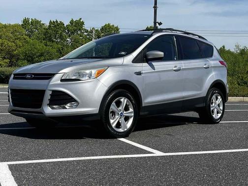 Ingot Silver Metallic 2013 Ford Escape SE