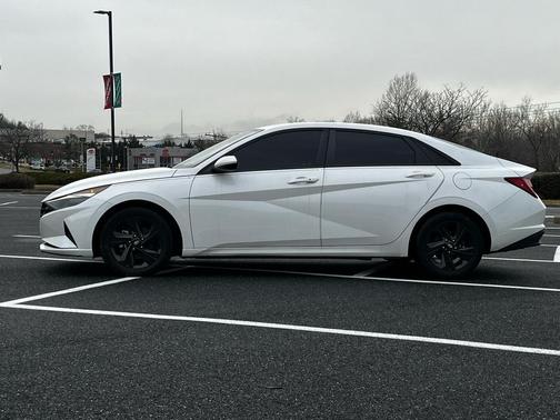 2022 Hyundai ELANTRA SEL