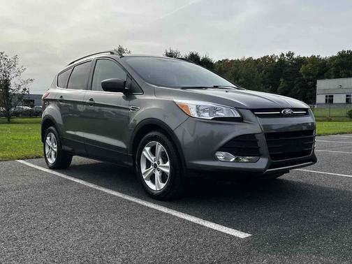 Sterling Gray Metallic 2014 Ford Escape SE