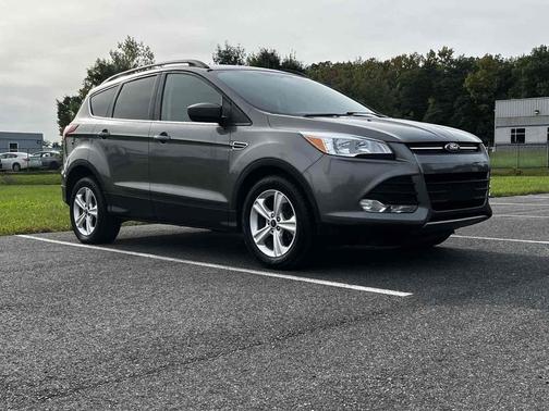 Sterling Gray Metallic 2014 Ford Escape SE